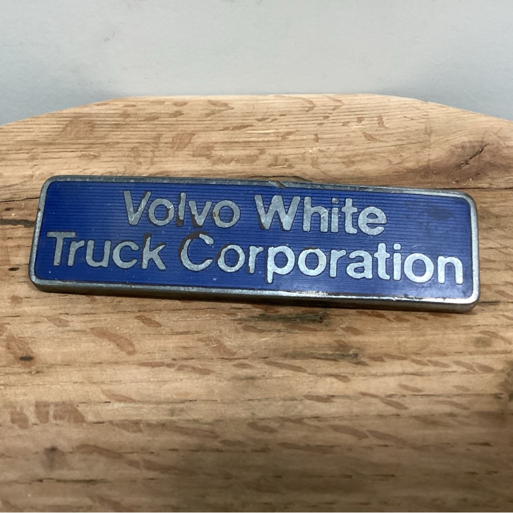 🔵 Vintage - Volvo White Truck Corporation - Hood Emblem Badge - Rare - Unique